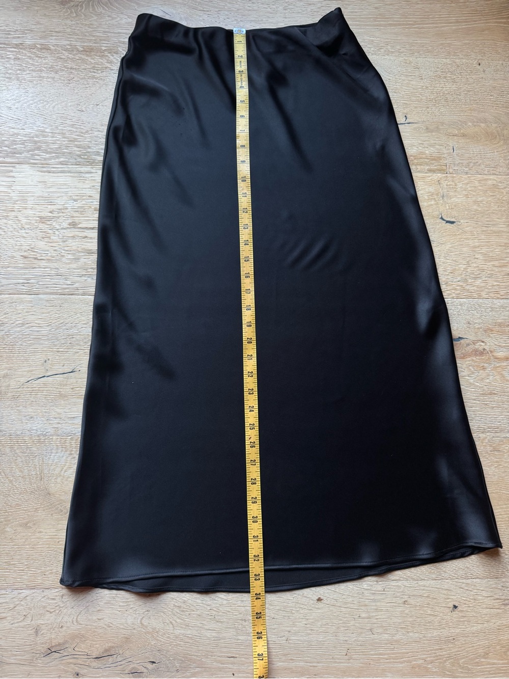 Black Satin Midi Skirt Sz M CHIC! Price Firm! - Picture 4 of 10